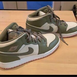 Nike Air Jordan 1 Mid